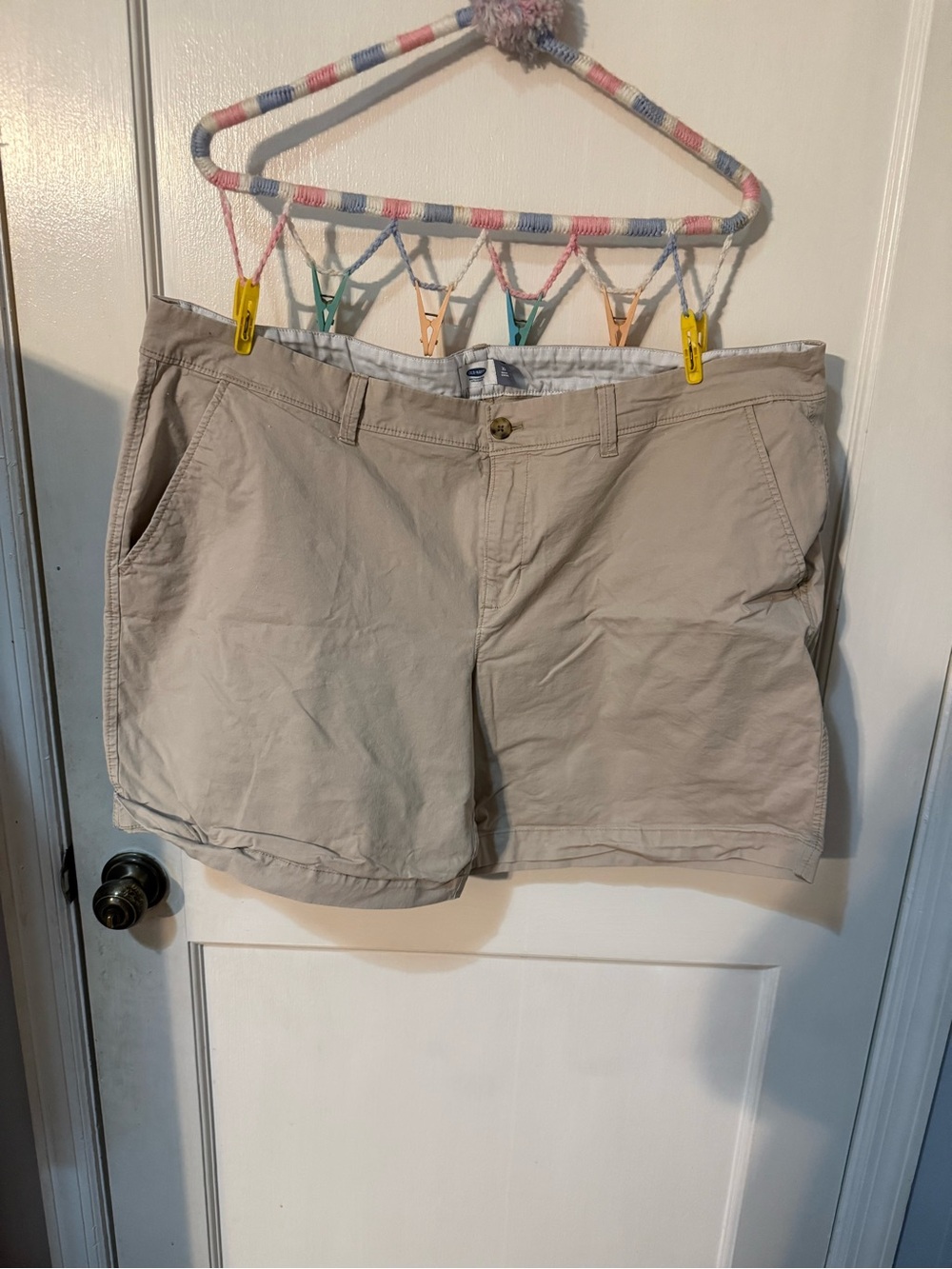 Mid-rise 7” Old Navy Stretch Twill - rolled oat color